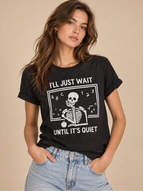 Gildan “I’ll Just Wait Until It’s Quiet” Skeleton Teacher Tee Size S